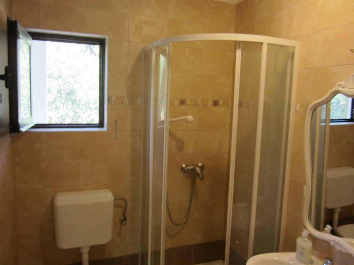 Apartmani Lina Veliki Drvenik Kültér fotó