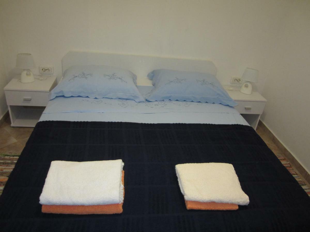 Apartmani Lina Veliki Drvenik Kültér fotó