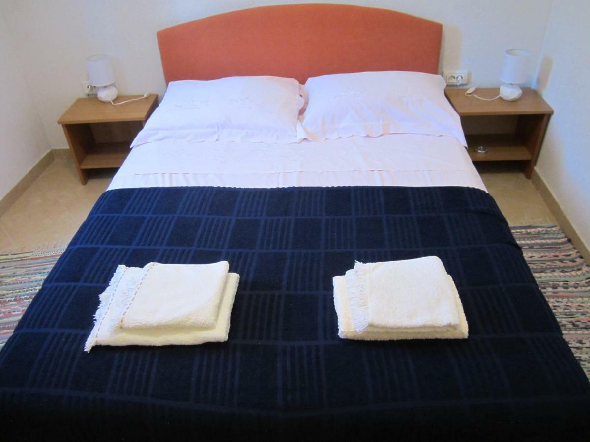 Apartmani Lina Veliki Drvenik Kültér fotó