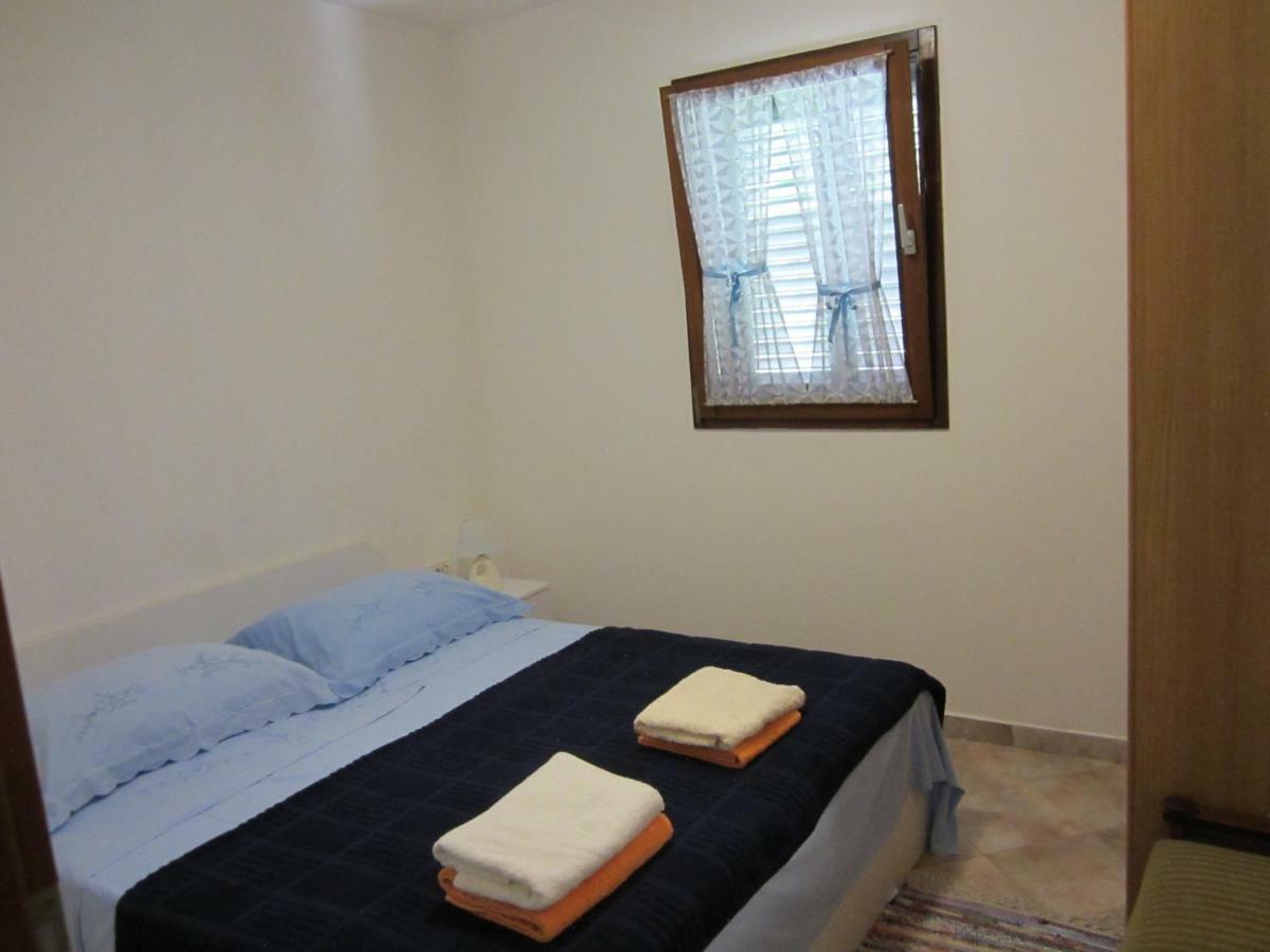 Apartmani Lina Veliki Drvenik Kültér fotó