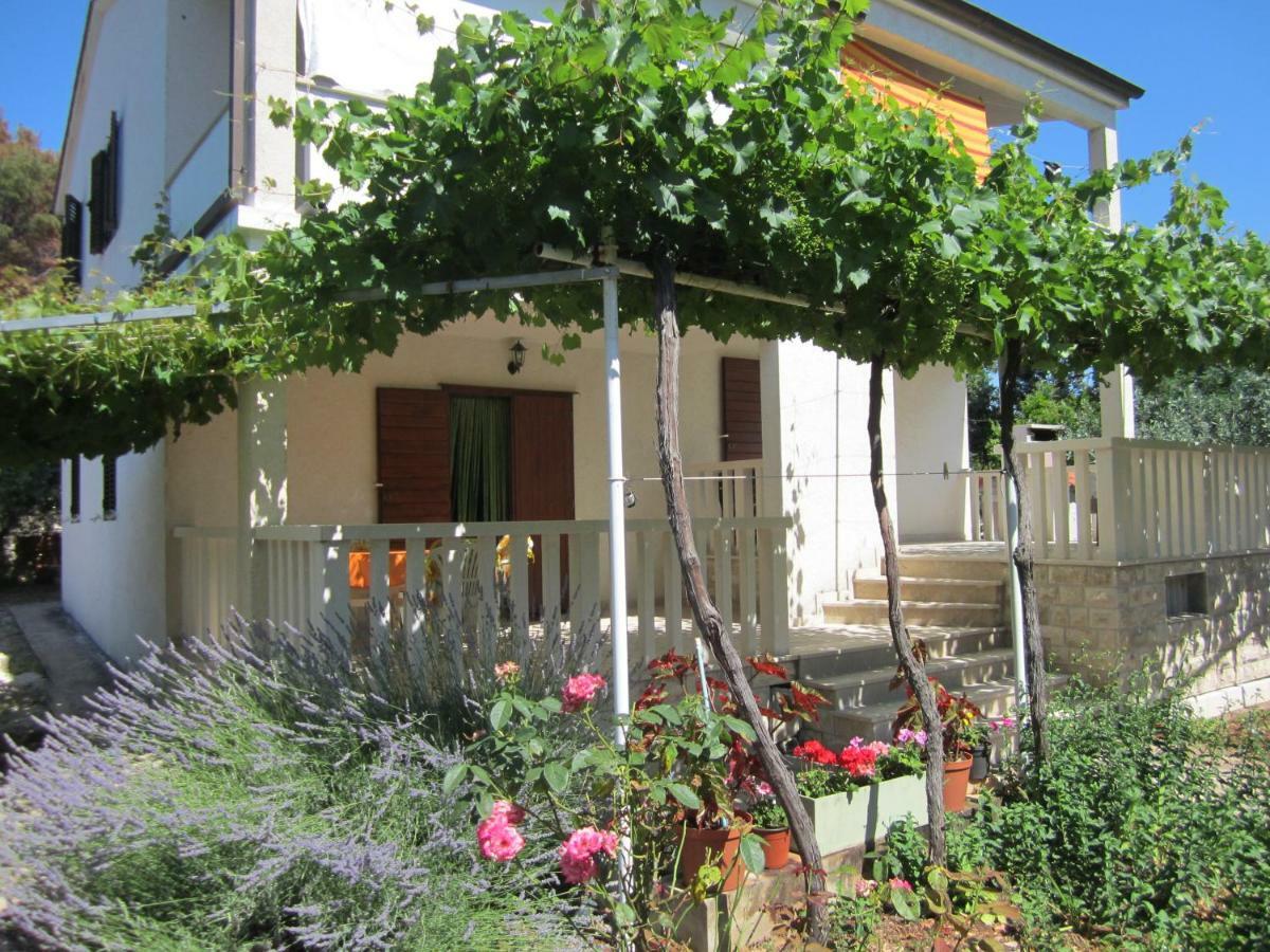 Apartmani Lina Veliki Drvenik Kültér fotó