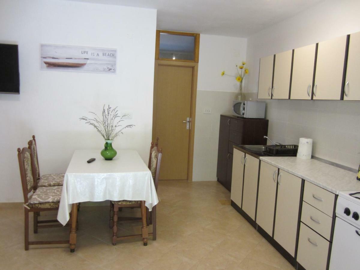 Apartmani Lina Veliki Drvenik Kültér fotó