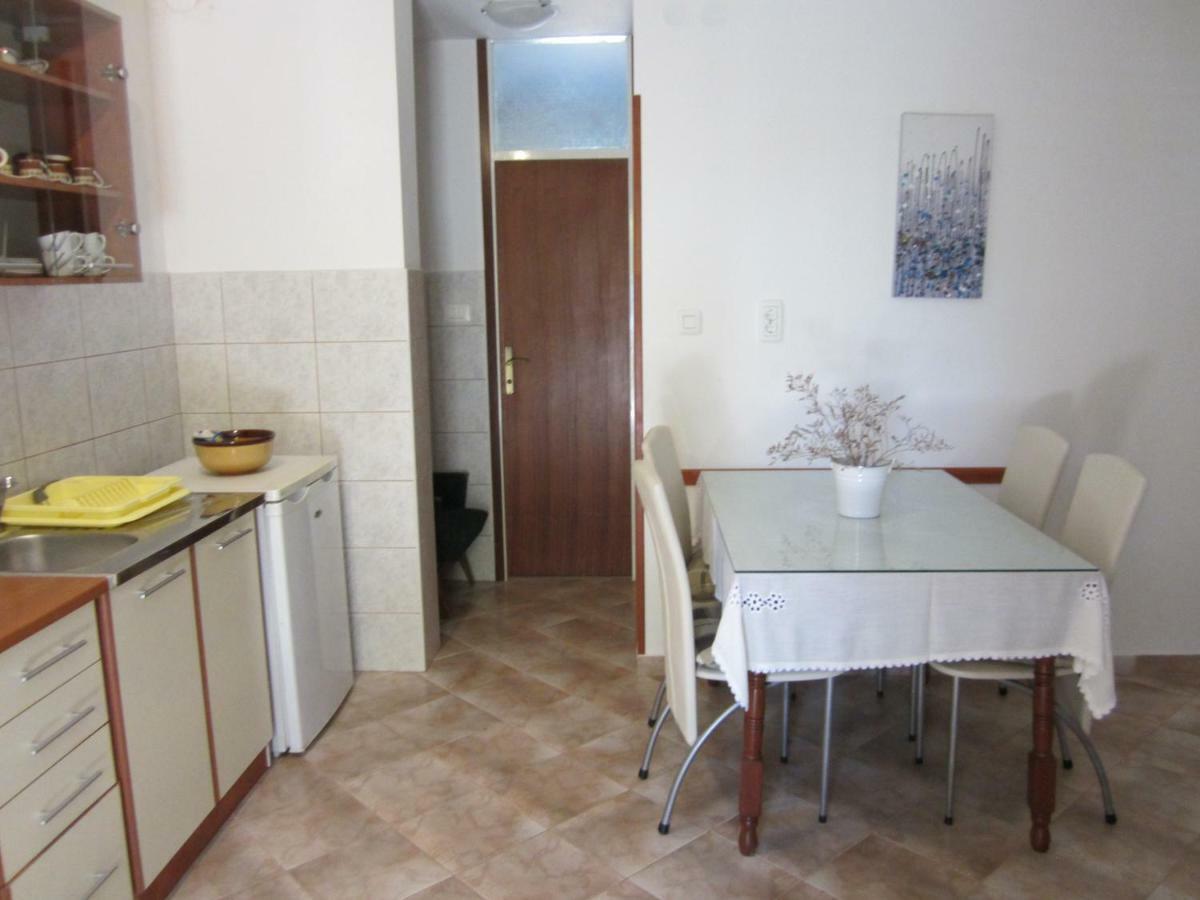 Apartmani Lina Veliki Drvenik Kültér fotó